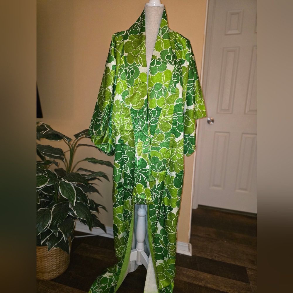 Vintage Genuine Japanese Silk Kimono. Green & White Floral. Long